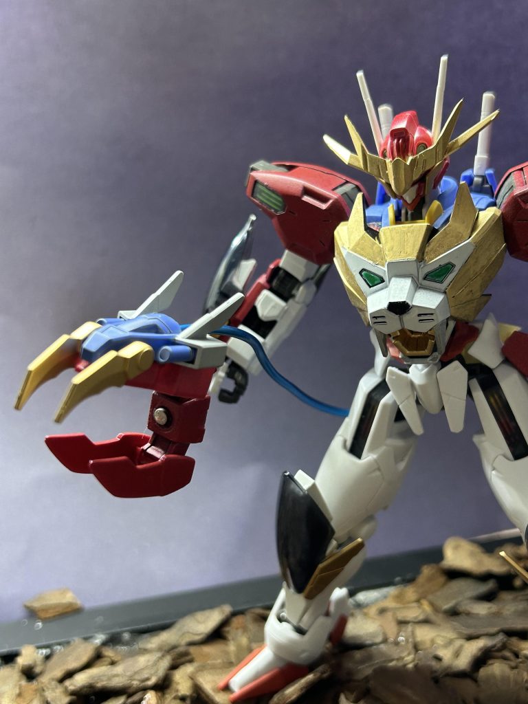 ダリルバルデのシャクルクロウとジーエンアルトロンをくっ付けて、攻防どちらにも使えるクローとして。ネオジム磁石で簡単に外せるようにしました。