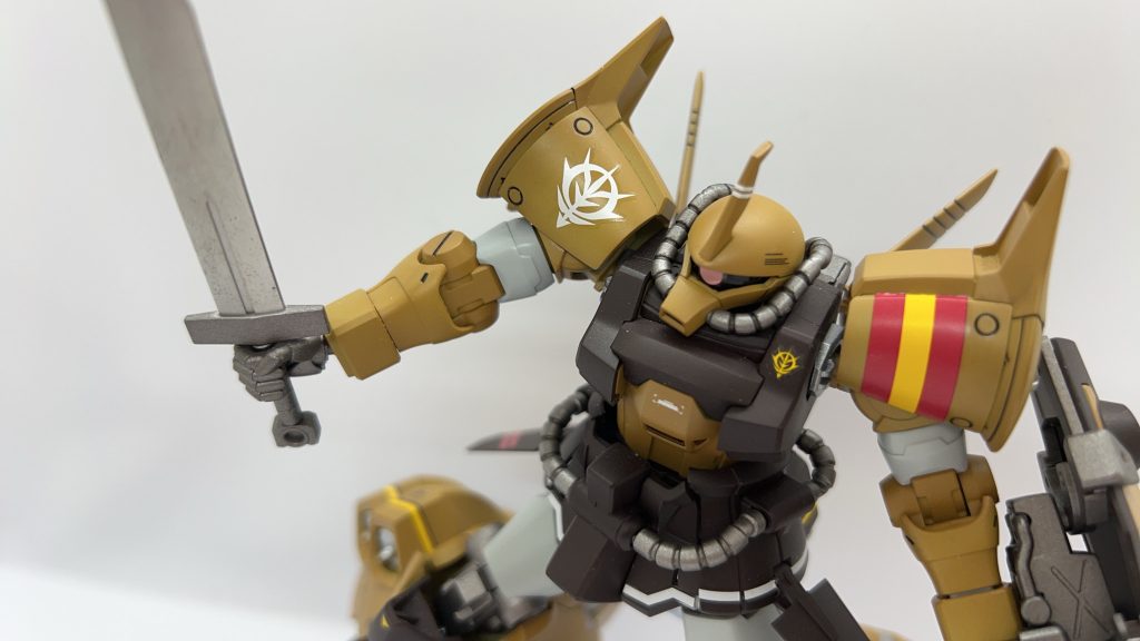 肩に貼ってあるくらい大きいジオンのデカールを販売してくれないかな。