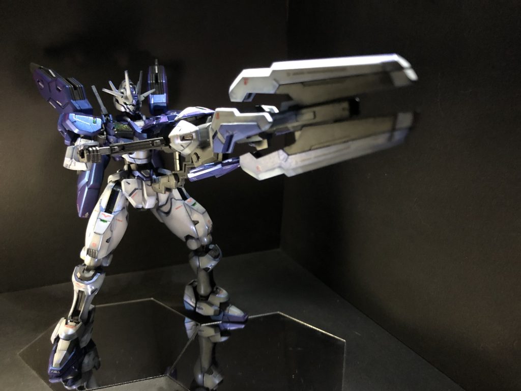 大きい武器、ロマンありますね。スタンド使わずに誤魔化してます。流石に自立は無理でした。