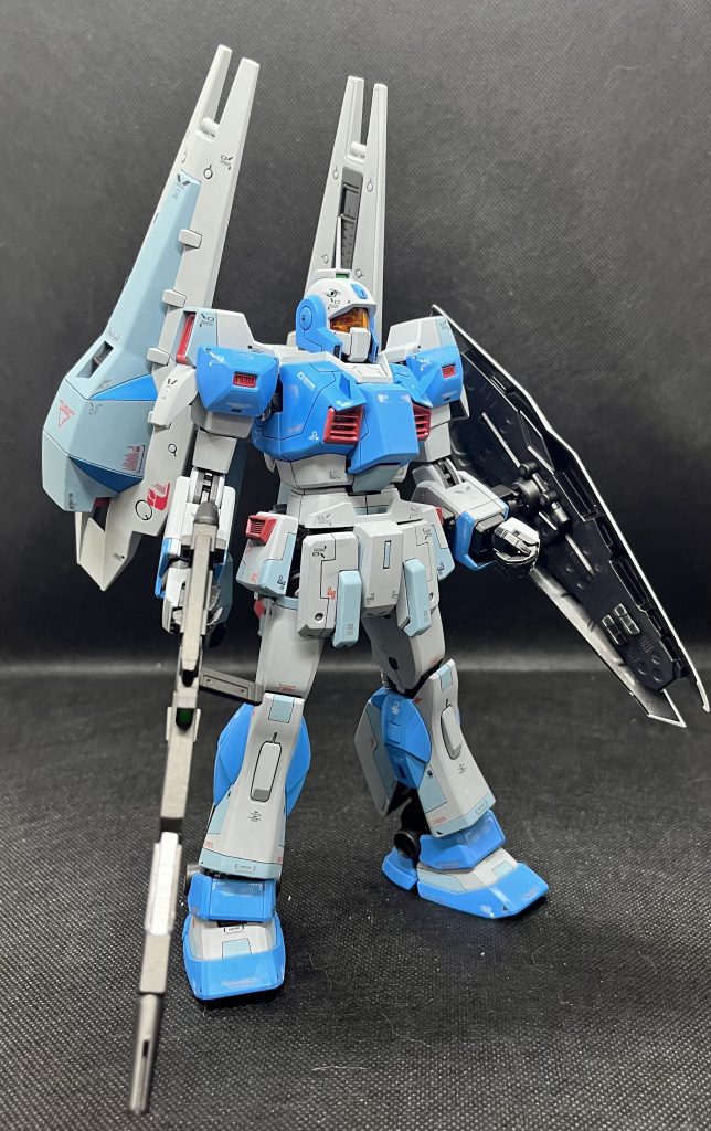 腰回りは少々追加装甲やバーニアでボリュームアップ