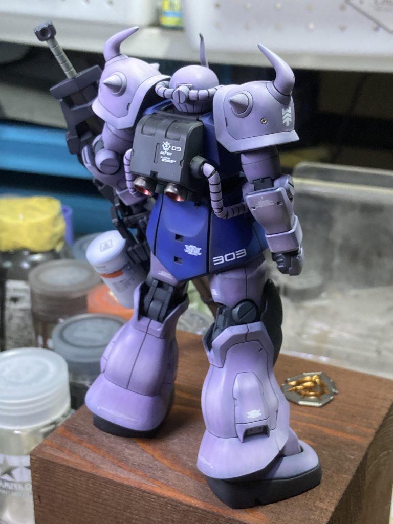 肩アーマーにもメタルパーツを埋め込んでみました。