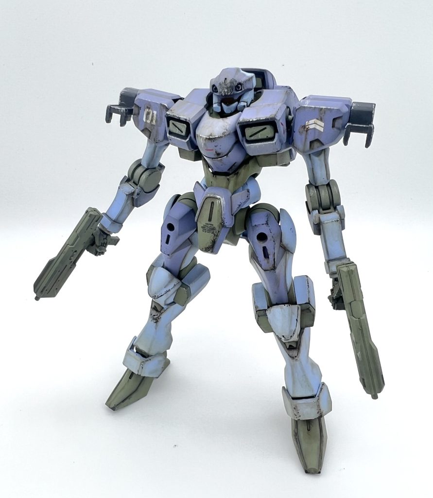 武装類を外して、サブマシンガンのみ装備したヘヴィではないザウォート。量産機なのでたくさん作りたくなりますね。