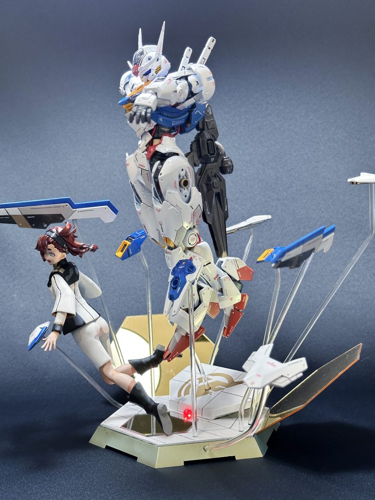 エアリアルとスレッタちゃんは、しっかりと浮いてますね。輸送時には注意しないといけませんね。( ´艸`)