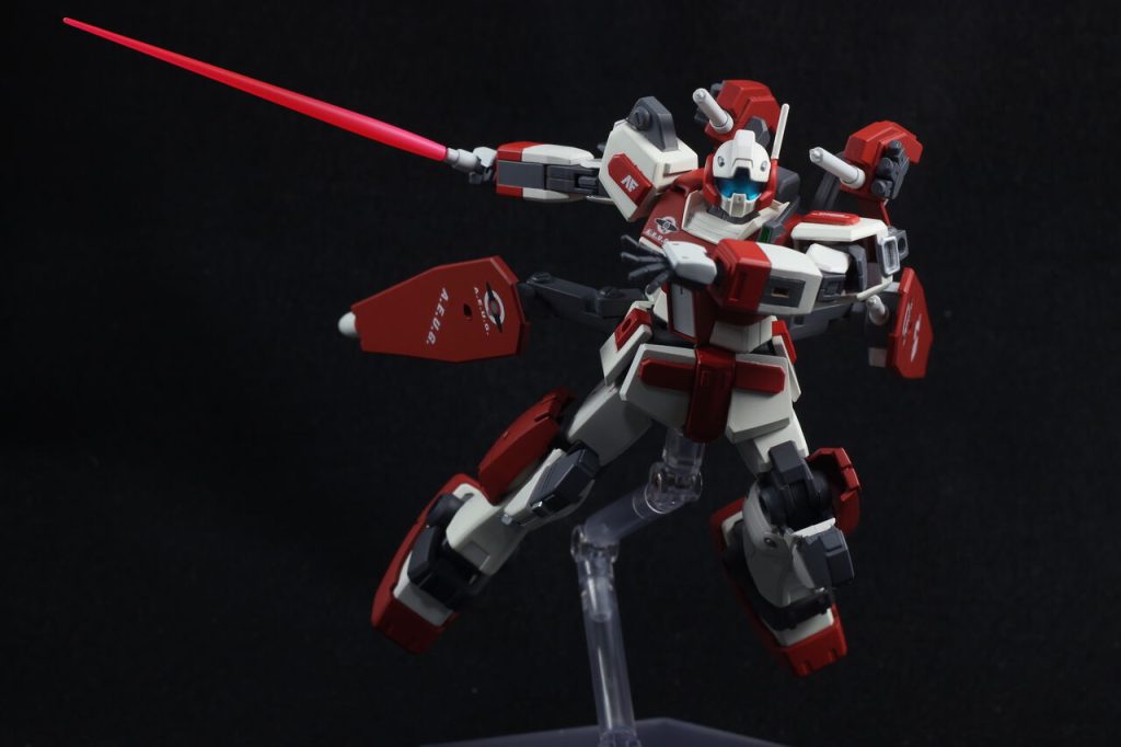 ユニコーンのスタークジェガンっぽいポージングで高い機動性・運動性で中~近距離での戦闘を得意としています