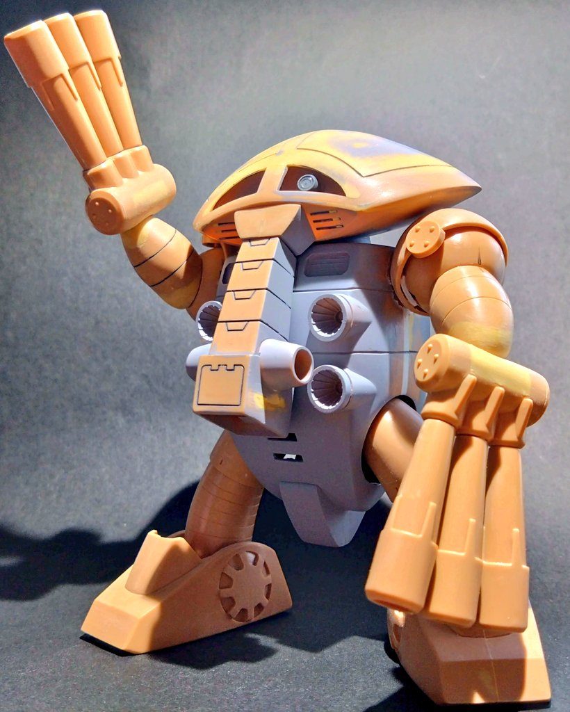 こちら､製作途中の仮組み。頭がそのままだと平べったかったのでパテでボリュームアップ。胴体に厚み足したり､腕関節整形したり埋めたりでだいぶ改造してます。実は､大2の時(3年前)に買って頭作って以来放置してました…大好きなMSのジュアッグには悪いことしたな～…