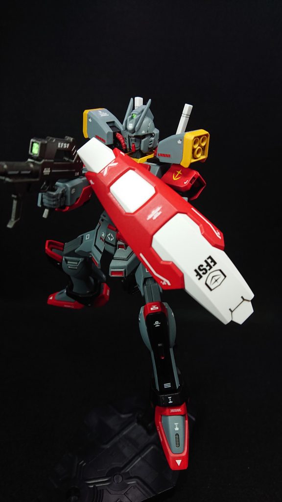 部分塗装にタミヤのエナメル塗料・フラットブラック・フラットレッド・ダークグレイセンサー部分にはMr.メタリックカラーGX・メタルイエローグリーン