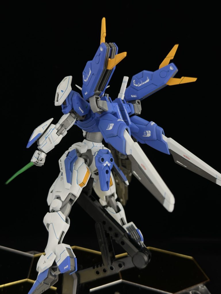 背面はどことなくルブリスの形に戻ってくるのもいいですね。