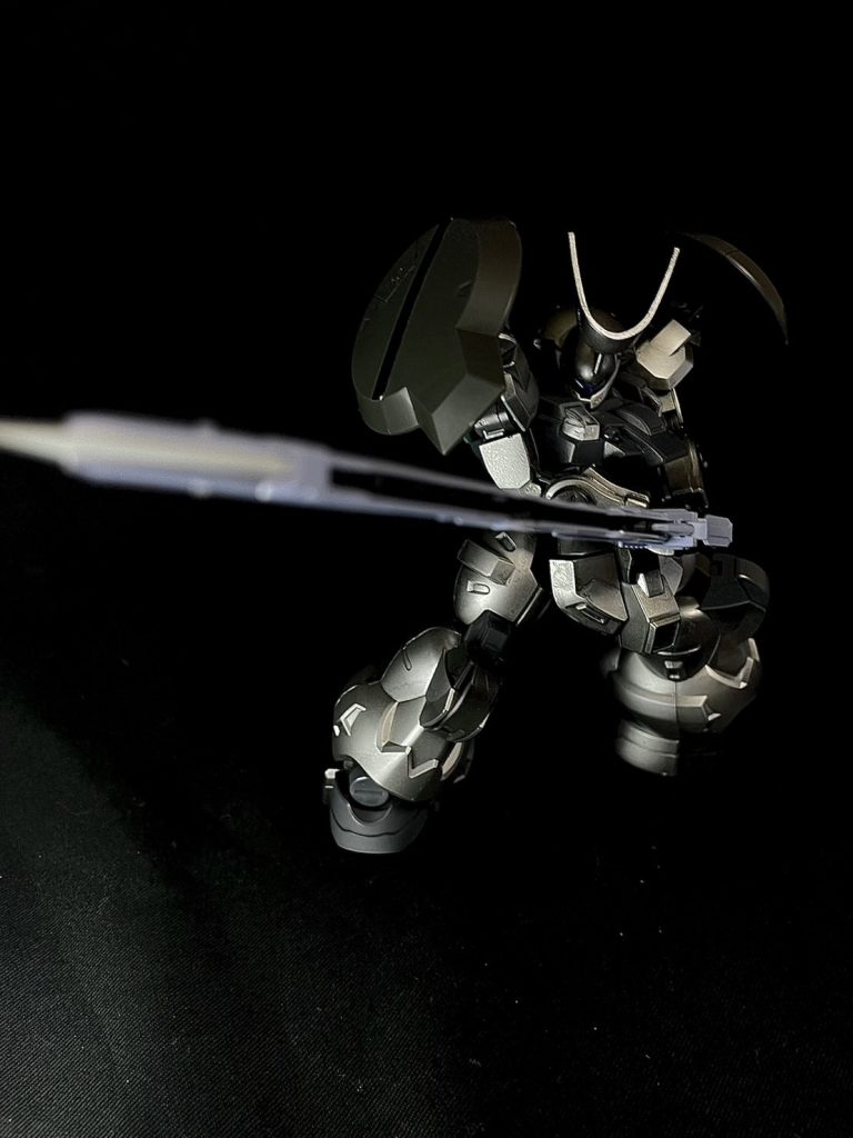 デスティニーガンダムの対艦刀を持たせてみました。サンライズ立ち似合いますね