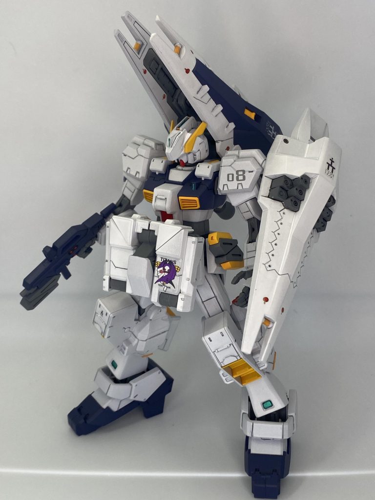 バトオペ2版なので、ビーム付きシールドを左腕にマウント、バックパックに通常のシールドブースターを2枚マウントしています。