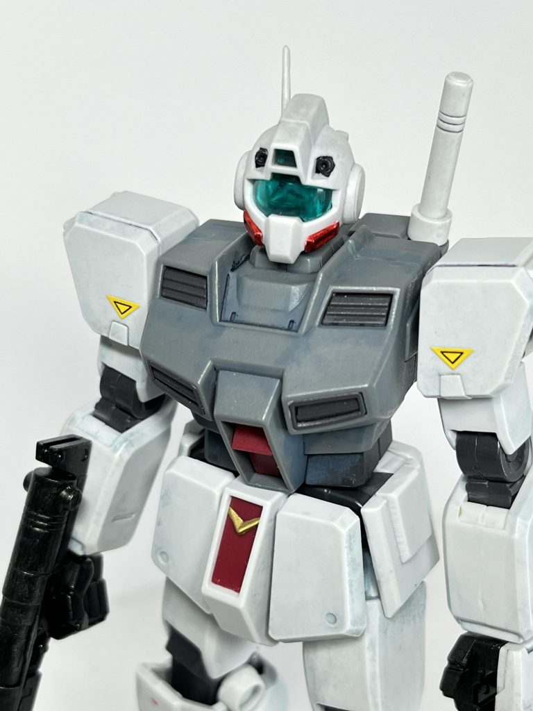 銃はこれまでの皆さまの作例を真似て、ストックを切り落として上向きに接着。塗装はアクリジョン:黒鉄色にシルバーをちょっと混ぜてつや消しスプレーした後、シルバーでドライブラシです。ボディ全体の改造はなく頭部アンテナのシャープ化くらい。