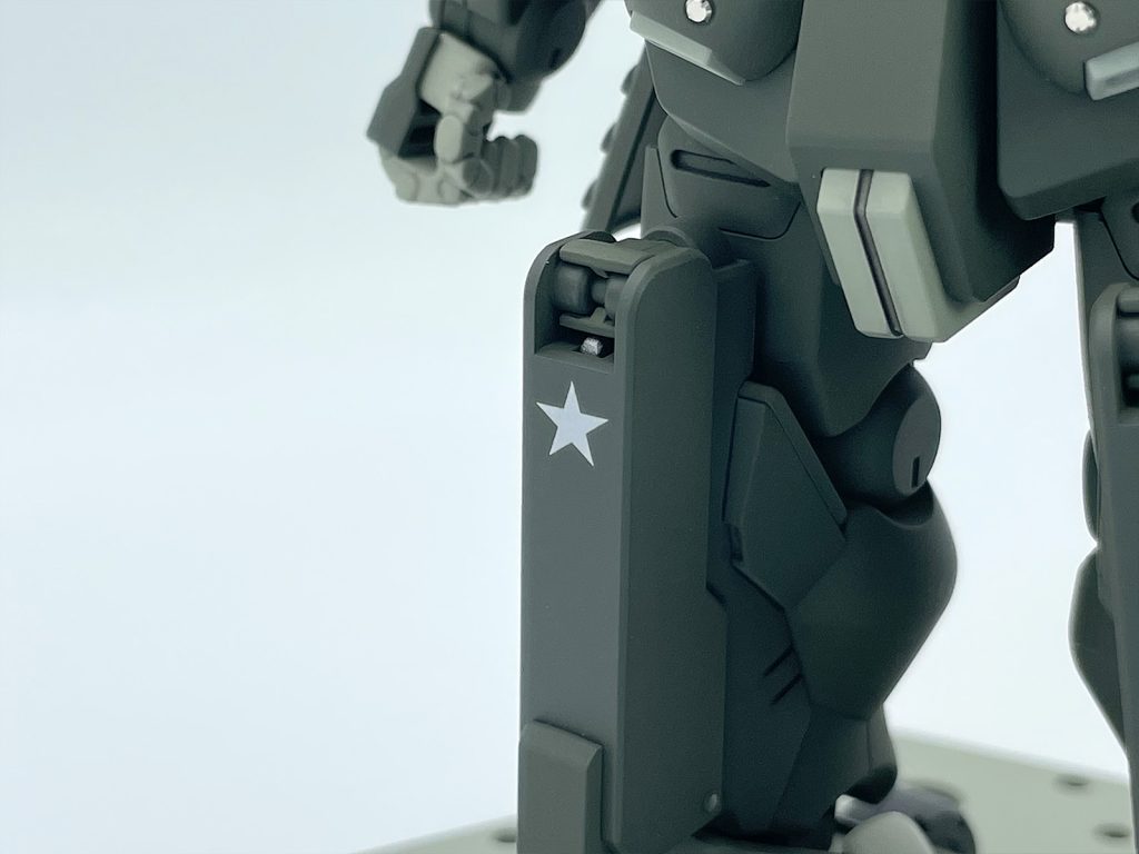 シールだと段差が出るので、タミヤ用模型戦車向け水転写デカールを使用。タミヤ製ではありませんが、ちょうど良いサイズがありました。