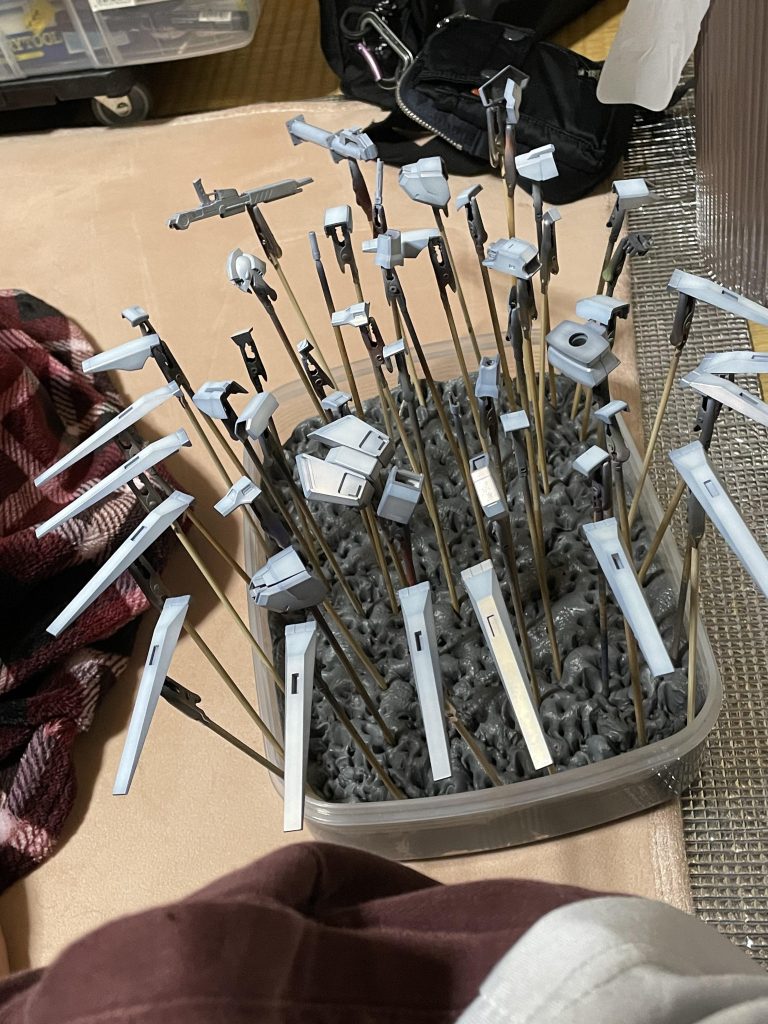 白外装制作途中クリアホワイトって青い成分が入ってるんですね全然白くならない