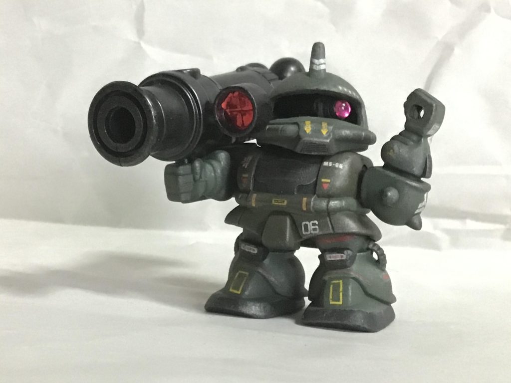 足の動力パイプはいったん切り離して、良い具合に削ってから再接着しています。