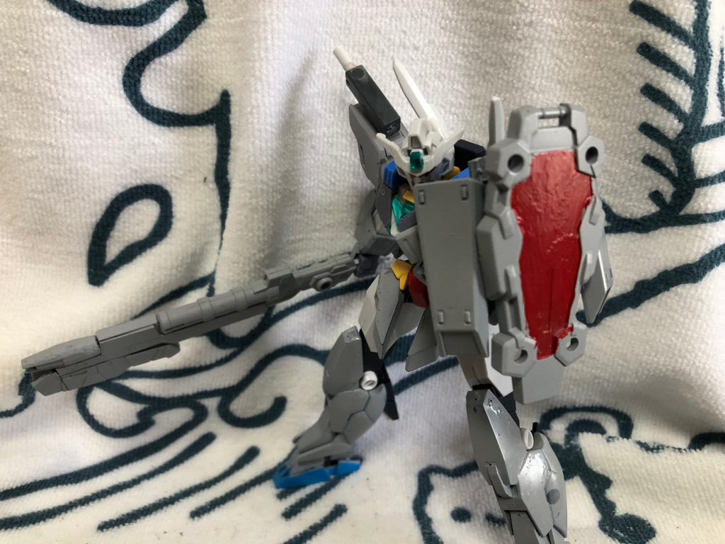 肩のシールドパーツは軸やBJにより腕の可動を妨げず，結構動きます。