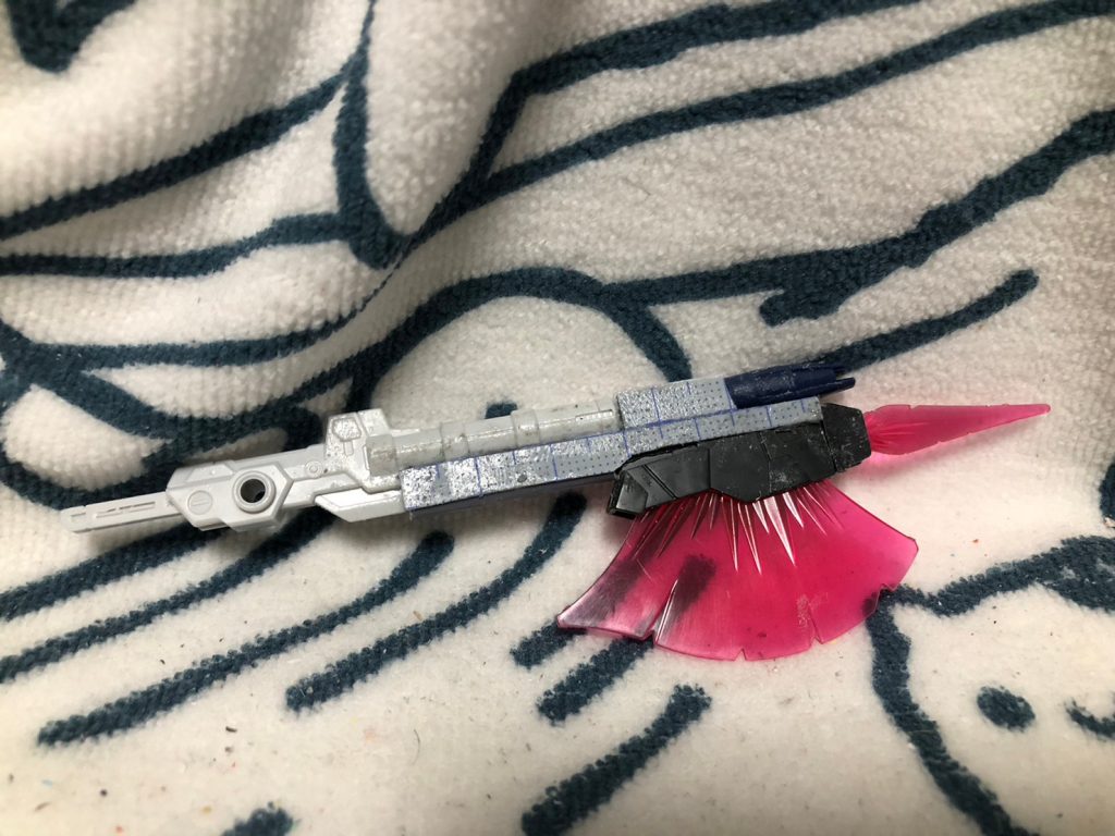 使った結果ですが、このような感じになりました。全身の刃の展開が理想でしたが，技術不足によりこれで断念します。