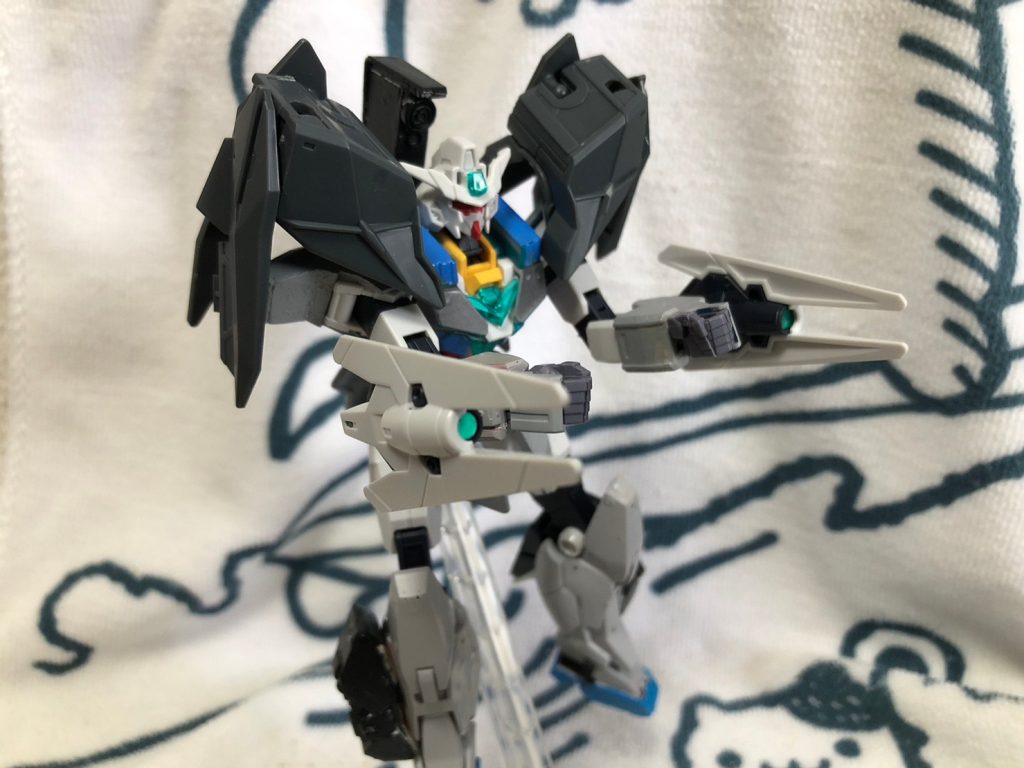 腕にはセンサーガン(カメラガンぽいもの)を装備、イメージとしてはユーラヴェンと思った方が良いかも。ユーラヴェンからそのまま拝借。