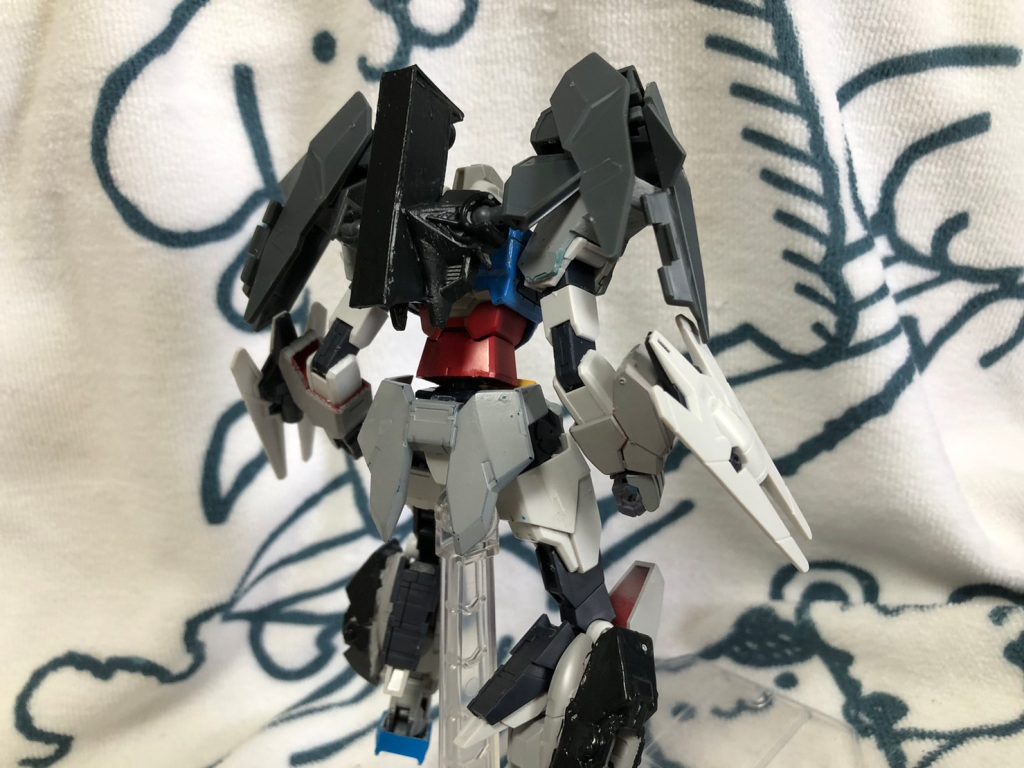 後ろ姿。足にはジャンクにあったガンダムNT1(以後アレックスと呼ぶ)があった為、使いました。