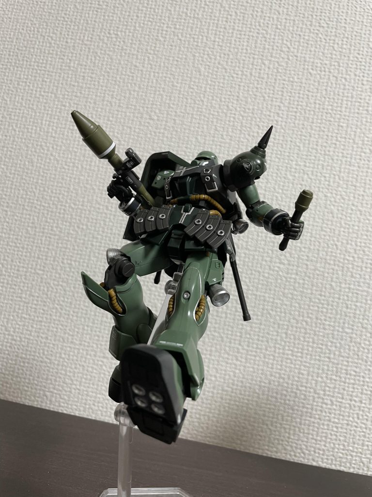 斥候をつとめてるパイロットの機体肩とバックパックにはカスタムが施されて1番お気に入りのギラズールです。