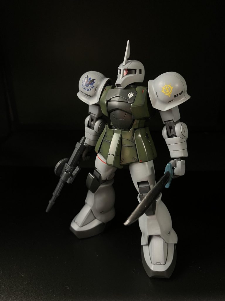 グラデーションしたんですが緑部だけ分かりやすいですね。あとハメですが、頭部はくり抜いて上腕はプラ棒を追加して後の肘関節と膝関節はおなじみの方法です。