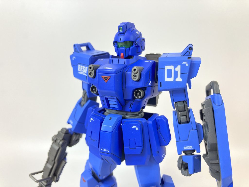 拘ったのは胴体と手足の青色で、何種類か青を作り見比べながら色決めをしました。 