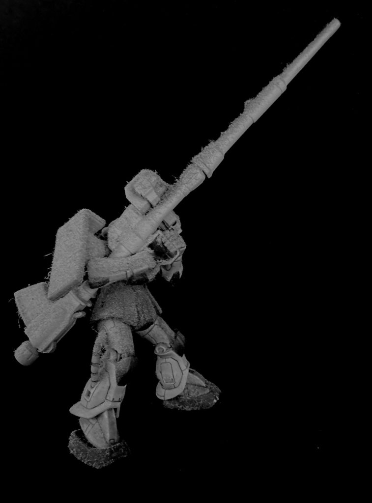 超電磁スナイパーライフルへの充電開始直後、供給電源装置のインバータが過電流で停止。4時間にわたる修理を試みたが修復する見込みは無く、部隊長のヒュームは起爆式発電による高電圧瞬時給電で弾丸を射出する手段を選択する。マゼラン通過ギリギリの時間で起爆式充電の準備は完了したが、時間が無いことでザクの真横で小型戦術核級破壊力の給電爆薬を起爆させることになった。起爆後の爆圧はザクの装甲で耐えられるが機内のパイロットは衝撃をまともに受けることに・・・。