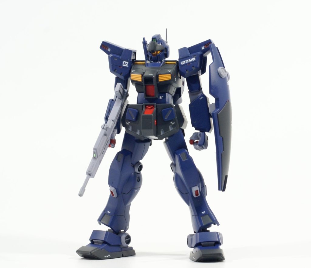 改修内容は次の通りです。・各部センサーにラピーテープ等を使用。・上記は光の反射で発光しているように。・胴体を2㎜延長。・スジボリを全身に追加。・エッジ出し。・モールドの掘り直し。・マガジンの位置を変更。・カラーリングをAOZ版ティターンズ仕様に。