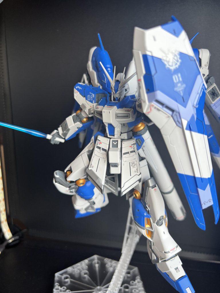 墨入れ、付属シール、艶消しです。目はクレオスのスーパーカッパーで塗装しました。腕のマシンガンの構造などが素晴らしいキットでした。ご覧いただきありがとうございました♪