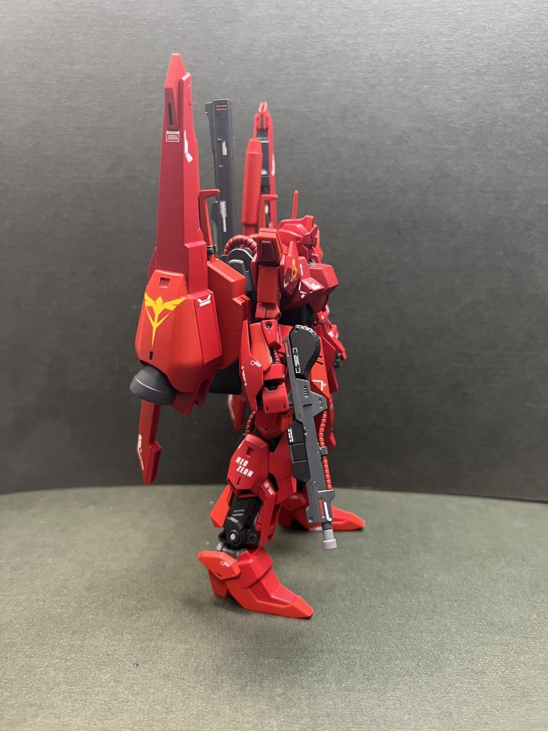 ビームライフルの先端は別のパーツにしてますまたビームライフルとバズーカは塗り分けしてます