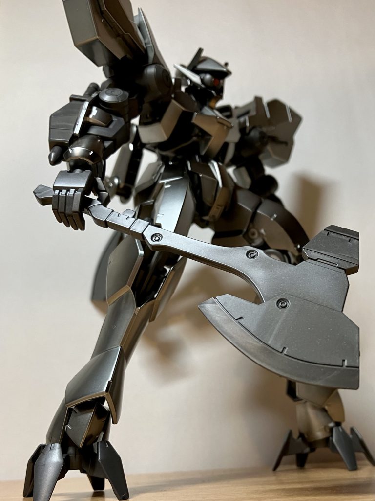 武装①大型アックスアジー殺しの武器コレの二刀流でドカンドカン殴られてたバルバトスの太刀はよく折れなかったなー、と作ってみてのサイズ感で思いました