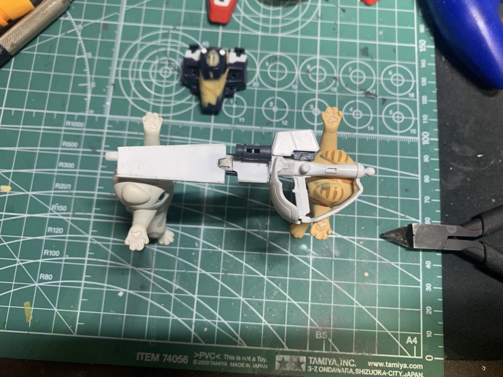 武装はザンバスターからプラ板で作りました