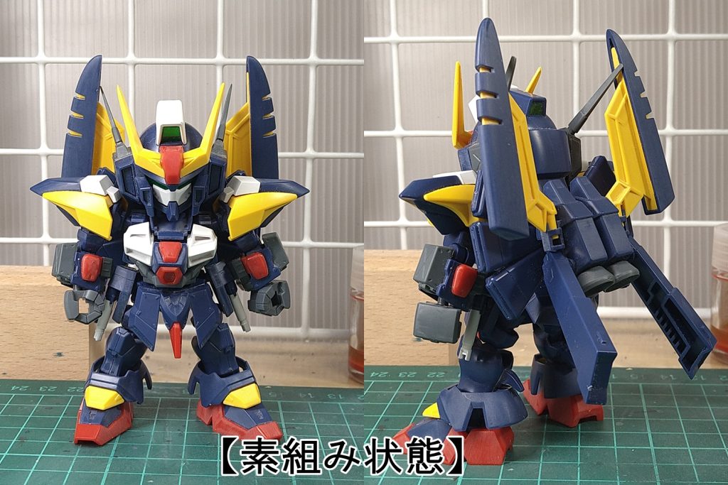 まずは素組状態からゲームのイメージどおりのなかなかカッコいい感じです。武装はビームライフルと腕についたガトリングガン、左右サイドアーマーについたビームサーベルになります。ツインアイは裏側にＳＤ特有の瞳シールを選ぶことが出来ます。