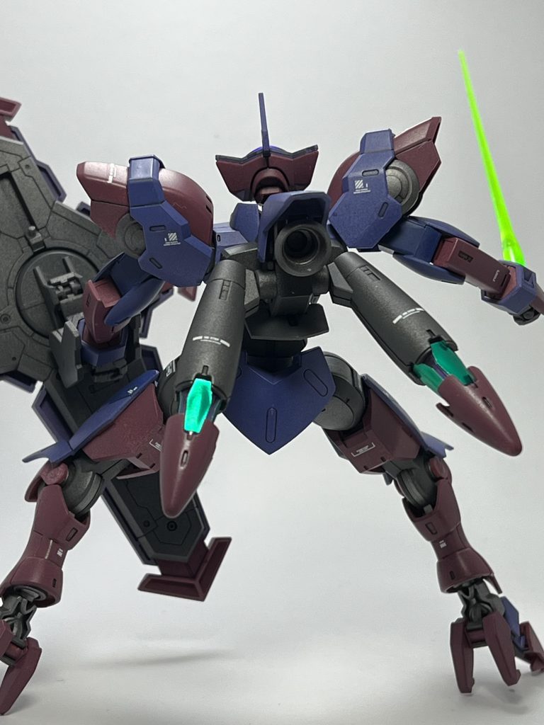 バックパックを展開させるとシールの粘着部分が微妙に見えている感じがしますね。写真に撮ると目立ちますね。勉強になるなぁと