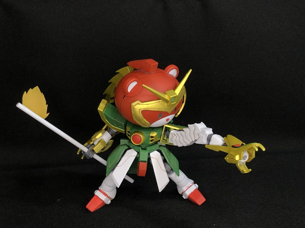 遊びに幅を利かせるために、ドラゴンハングの延長パーツはSDの物を利用して二の腕して差替え再現。フェイロンフラッグも用意しています。