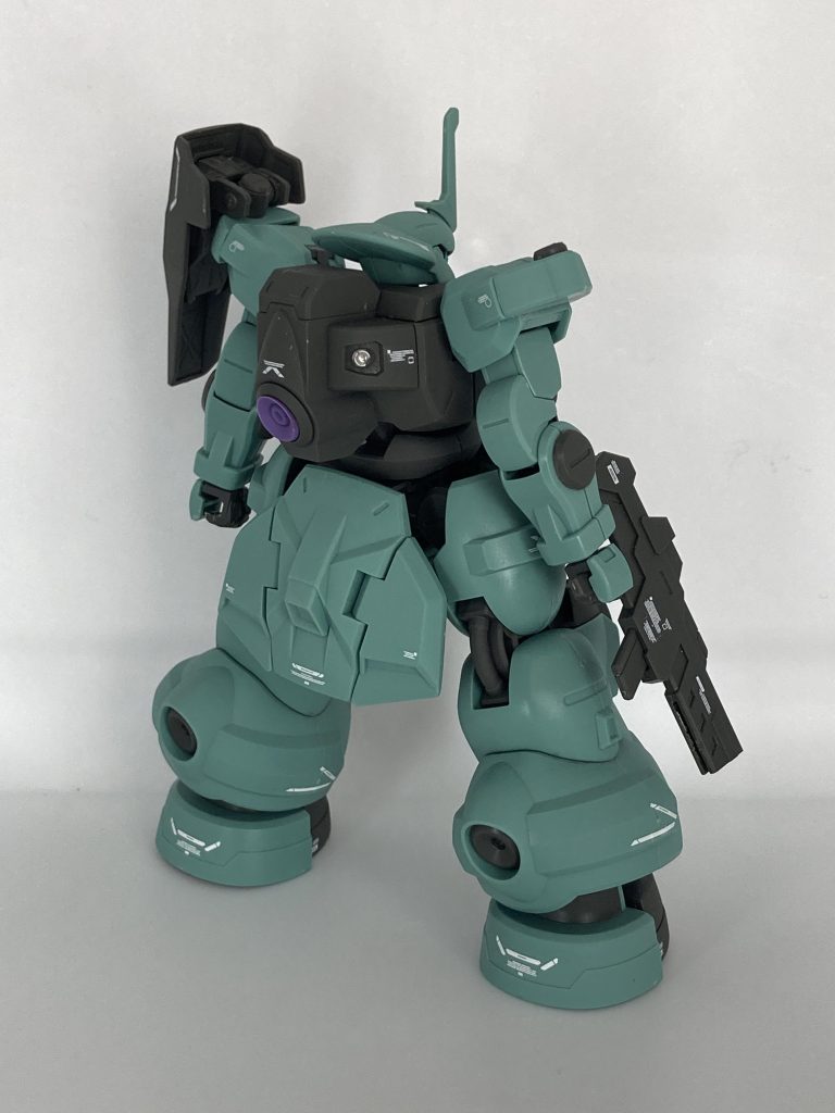 後はビームバルカンと背部のスラスターの一部をガンダムマーカーメッキシルバーでチョイ塗りして1ポイント付け加えました。