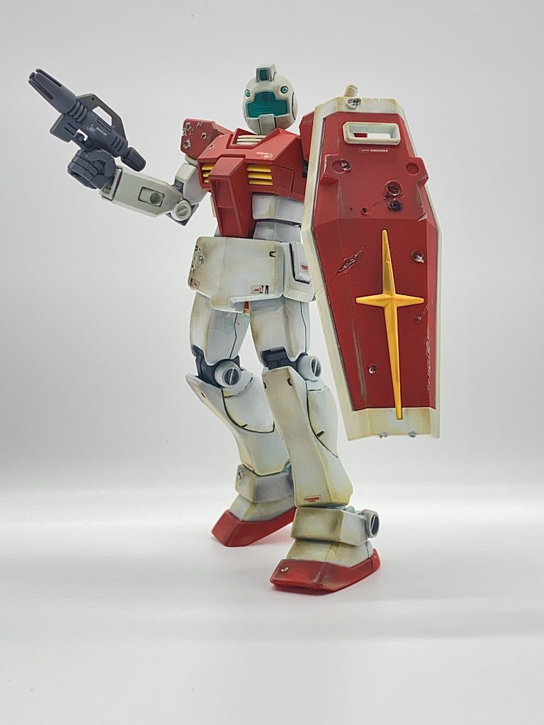 わかる方はわかるはず… 足の可動範囲が完全に死んでます涙　太ももから下の足は、HGジムのもので移植の際の手術にトラブルが！