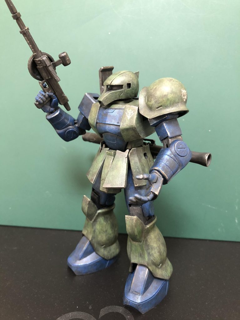 完成後、シールドを持たせる左手が無いことに気付き残念。