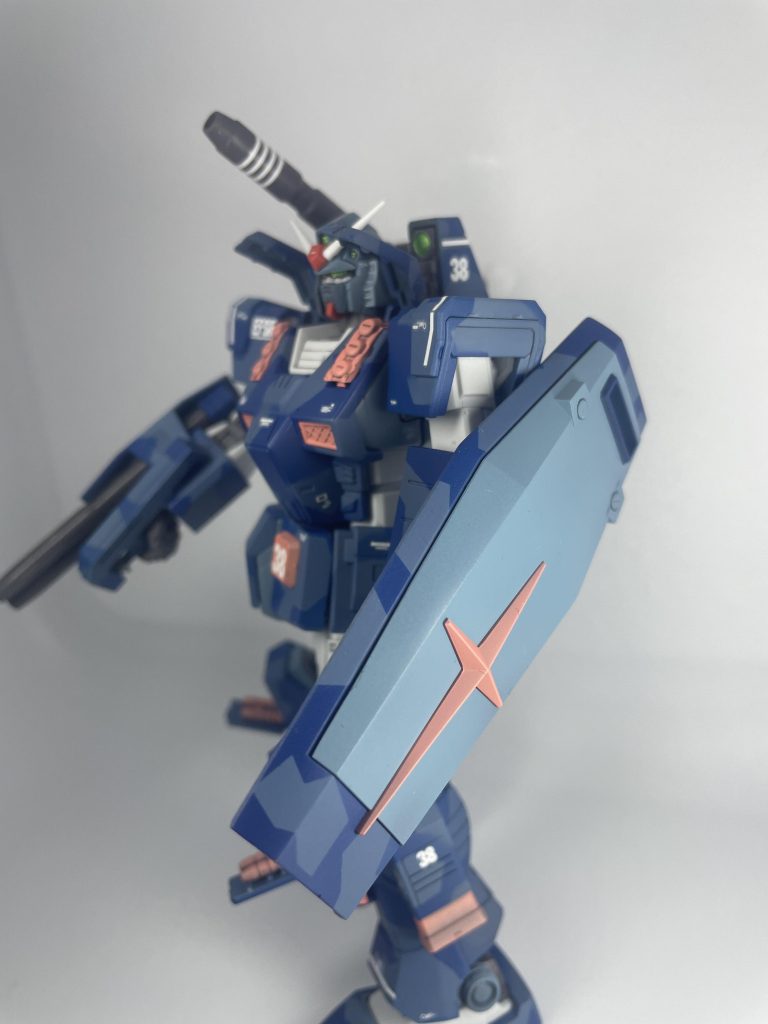 ランナーに使用しないシールドがあって勿体無いので使うことに。腕接続パーツは付属してないので腕とシールドにネオジム磁石を内蔵。