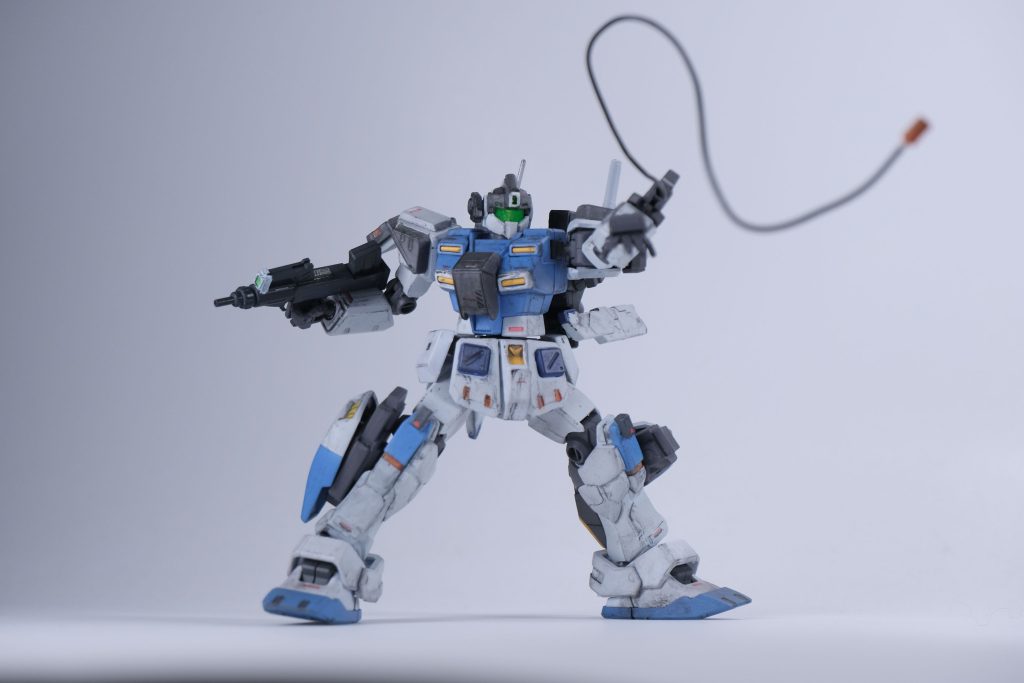 左腕部にはグフ系MSを参考してヒートロッド(ワイヤー型)を装備。『海ヘビとのミッシングリンク』を意識して追加した兵装で近距離での敵機制圧やアンカーとして機動補助にも活用するイメージです。