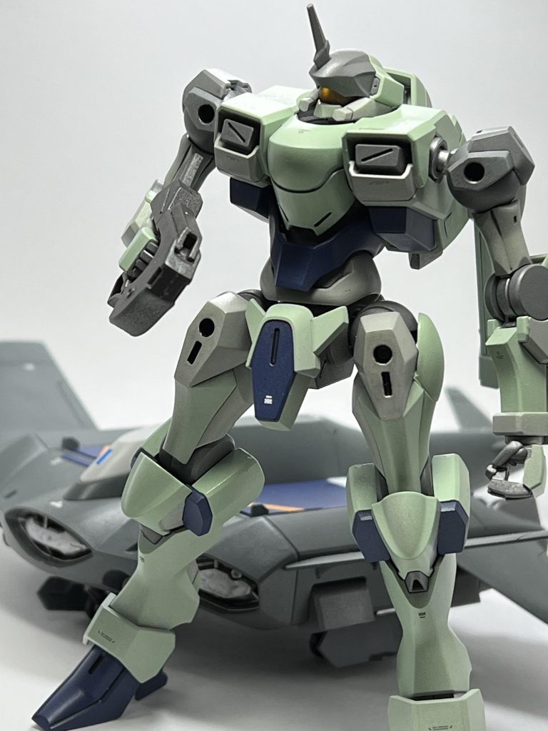 ティックバランは少し色味が変わってしまいました。もう少しディテールを足した方が良いかな?とも思いましたが、ストレートに組みました。前面の吸気口を面倒くさがってシタデルで塗ったらムラになりました。カバーするためにシェードを上から塗ったら悪化しました。