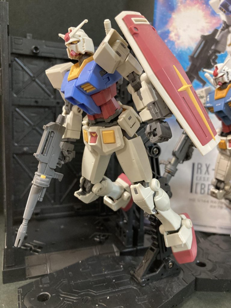 素組みの状態です。これでも充分カッコいいですよね。全体に少し緩い感じがしたので引き締めを意識して改修していきました。