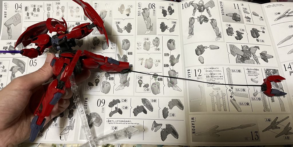 センサー部分はガンダムマーカーのアイグリーンとイエローで周りはスミ入れペンで塗りつぶしてます。