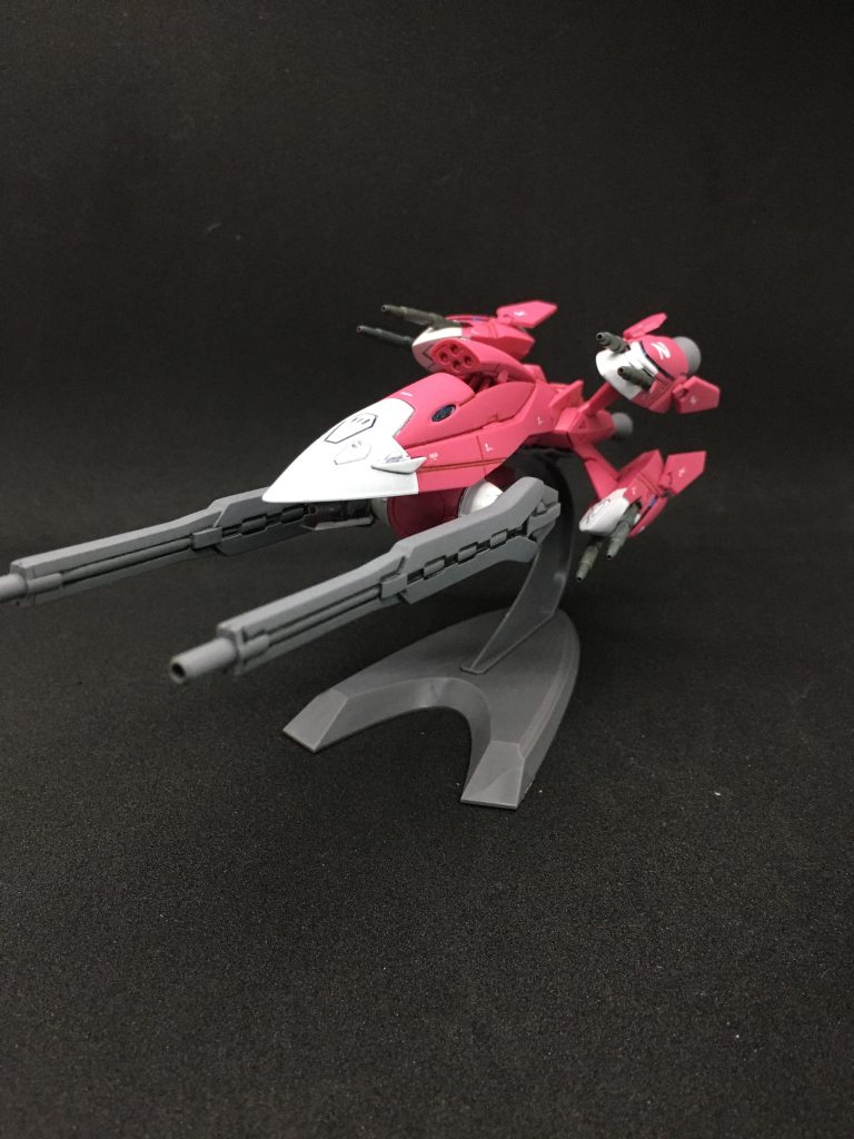 ポッドを分離させないままの状態で全砲門展開。「ウルトラマンメビウス」のガンフェニックスストライカーにあやかって個人的にバリアントスマッシャーと呼んでいます。 ちなみに塗装前にポッドの展開式センサーのクリアパーツを1個無くしました。