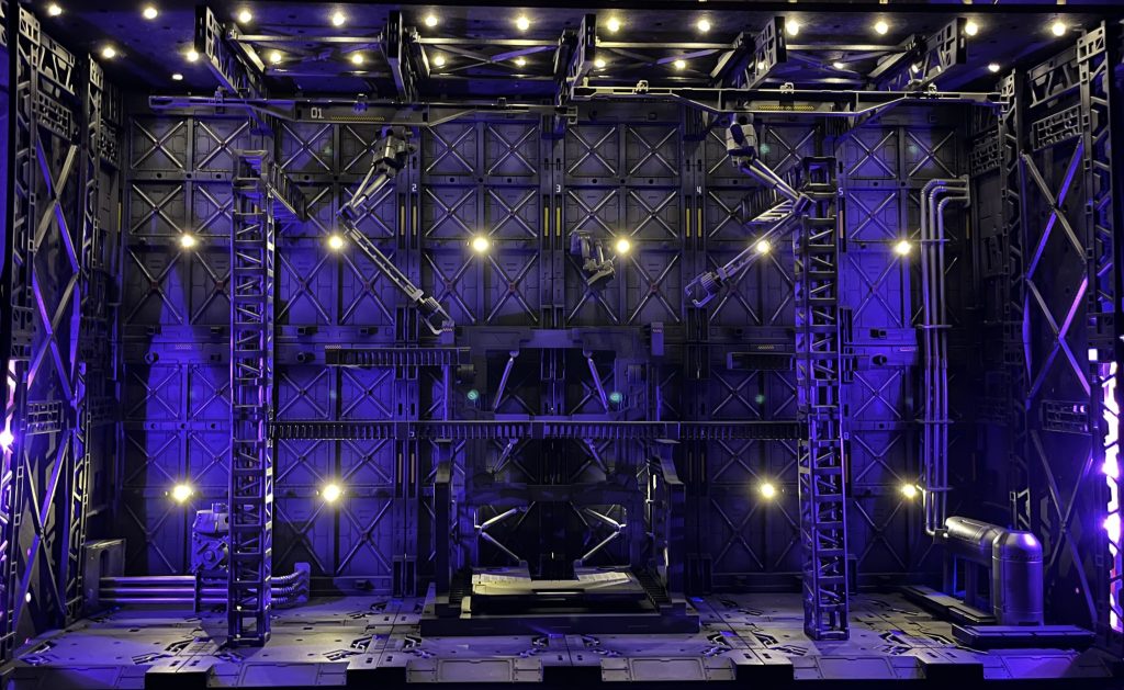 青とピンクのライトの位置がいまいち決まらないので適当に 