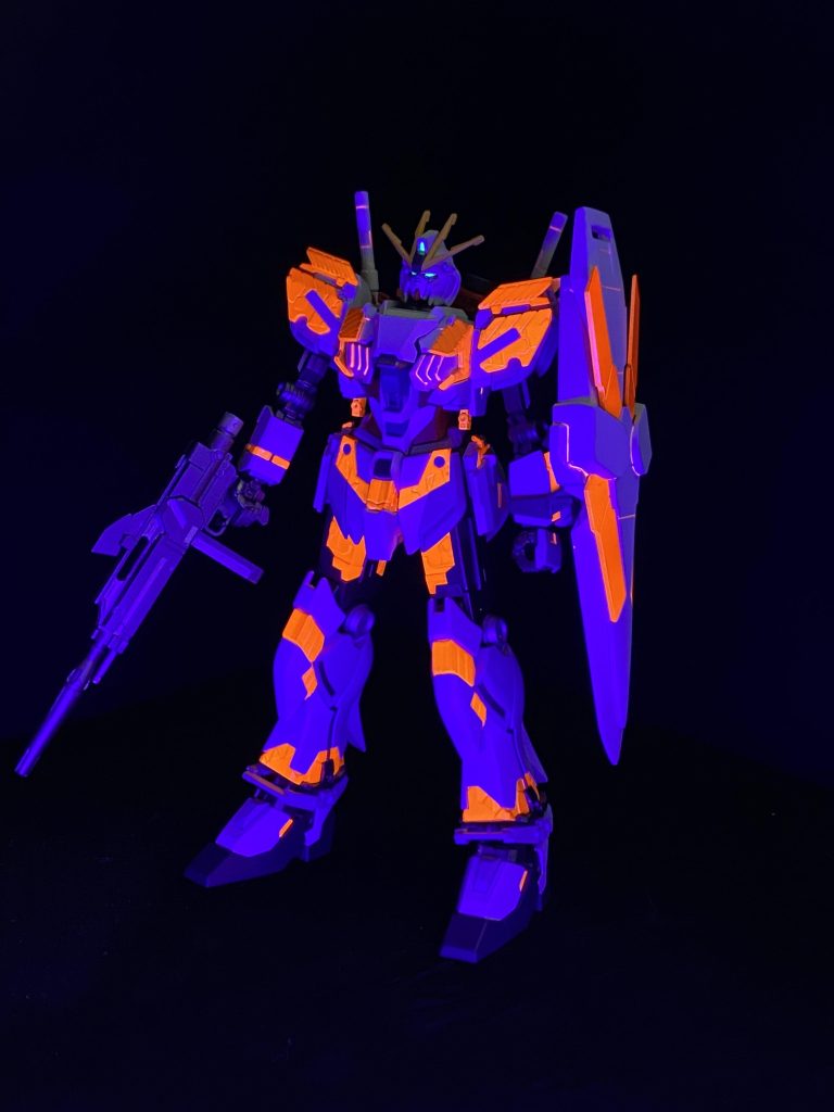 一部に蛍光エナメルレッドで、すみ入れブラックライトを当てながらの拭き取りがしんどい_(:3 」∠)_