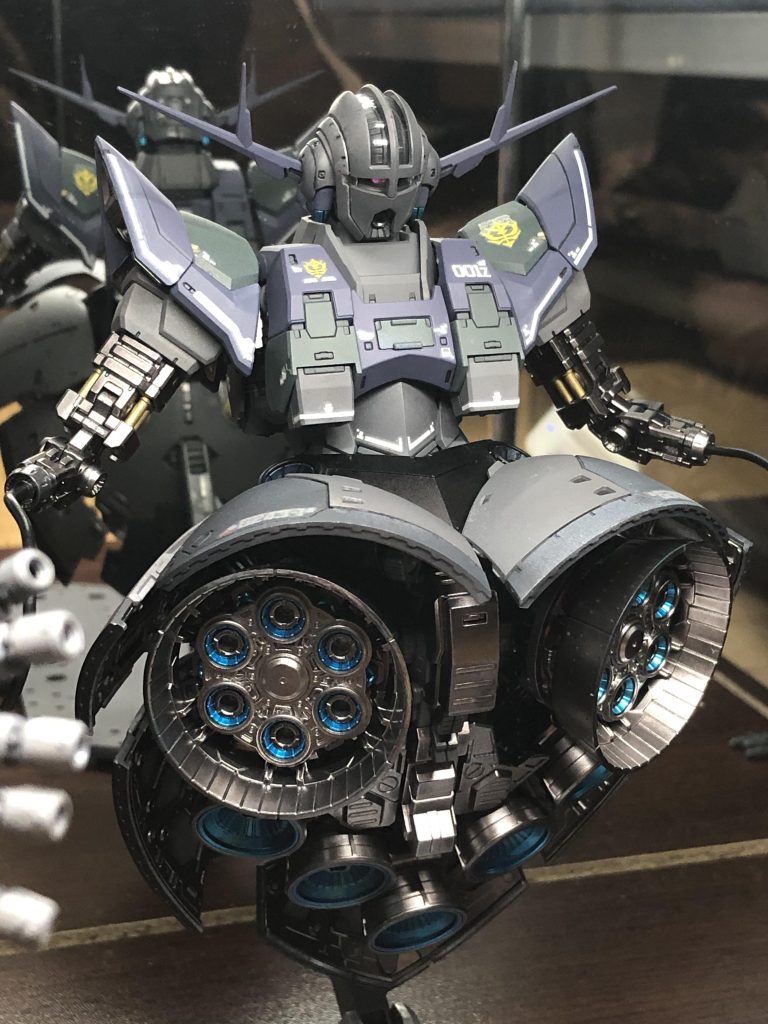 ア・バオア・クーの戦い以後、連邦に接収されたジオング。その搬出時に連邦の部隊を急襲したジオン軍残党部隊『ジオンの夜明け』によりジオング一機が奪取される。ジオンのエースでニュータイプの片鱗を見せつつあったショーン・テラー大尉はジオングを駆り、部隊と共に連邦へ復讐戦を繰り広げる。そしていつしか連邦よりジオンの亡霊と恐れられる。と、いう架空ストーリーの機体です。う~ん。。。妄想だけが広がる。短いですが閲覧頂き有難う御座いました。