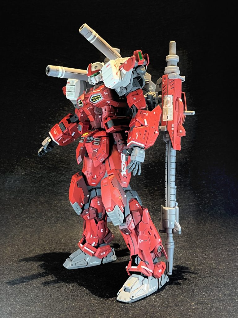 MGバスターガンダムはガンプラの中でもディティールが凄く細かく入っているキットなので、そのまま組んでも十分カッコいいのですがせっかく全塗装するんだからちょっと変わった作りにしようと思いガンキャノン風にしてみました