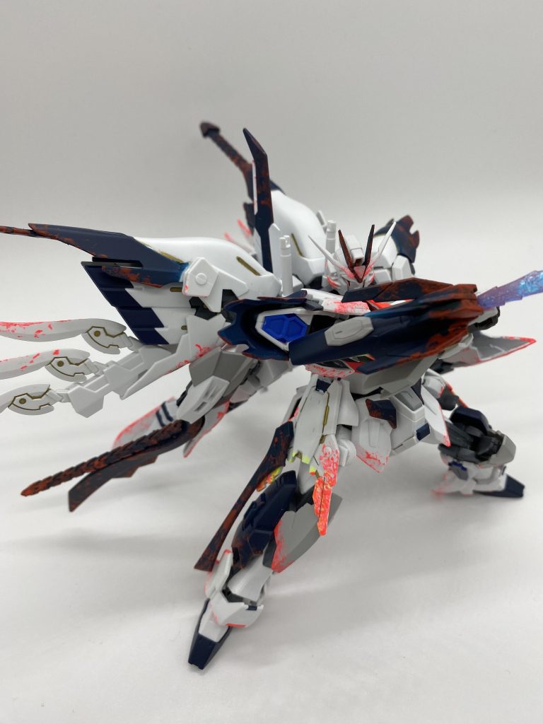 腕からビームサーベルを発生させる事も可能だ！