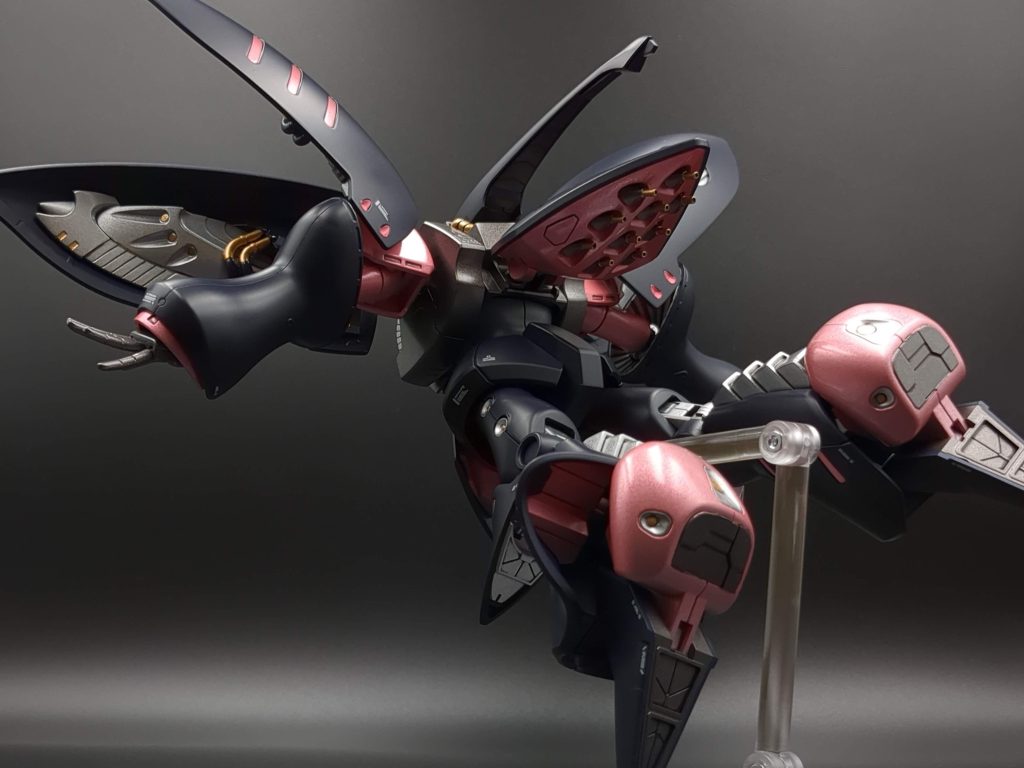 ピンク部分は白サフ→シルバー砂吹き→クリアレッド+少しクリアイエローでのキャンディ塗装です