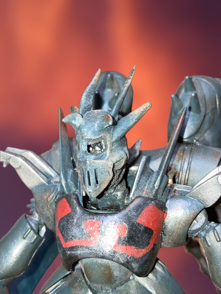 顔も歯が剥き出しの、初号機暴走感で。中にはソフビのエイリアンの顔が仕込まれてます。首元の爬虫類感もソフビとの合体ですね。