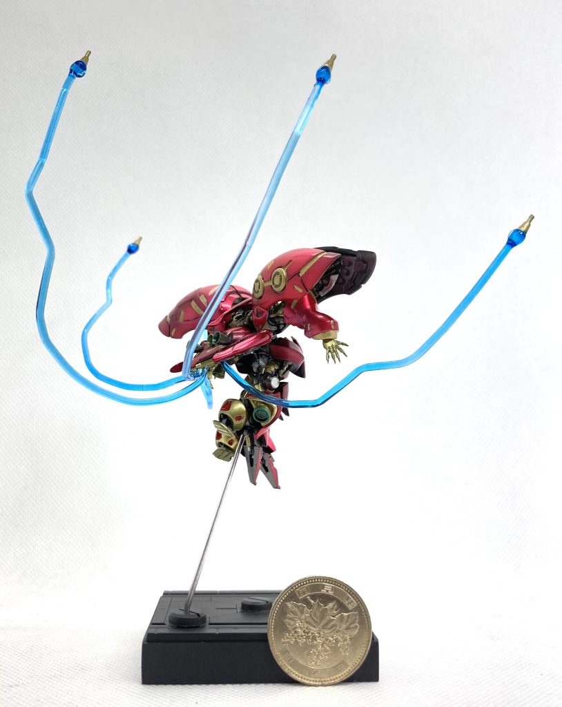 ファンネルエフェクトはタミヤの2㎜ソフトプラ棒を使用。先端に自作のファンネルを接着。根元をUVクリアレジンで丸くしました。